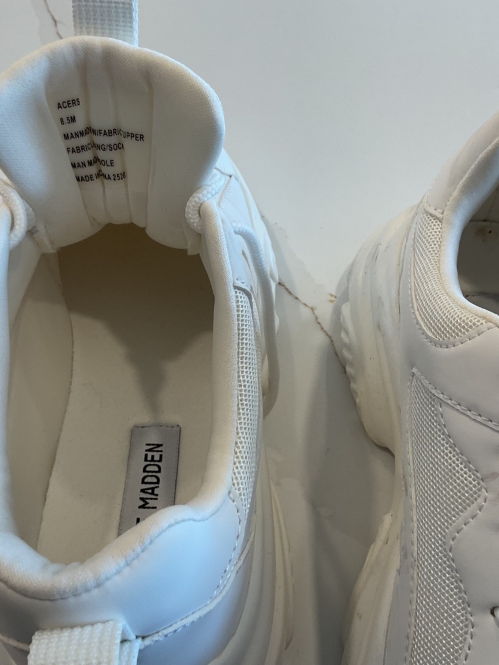 Running shoes - Picture 3 of 3